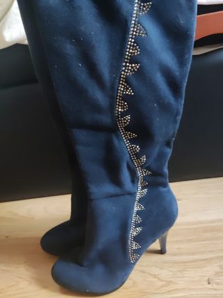 Sandalias negras + botas azules Zara tacón 38