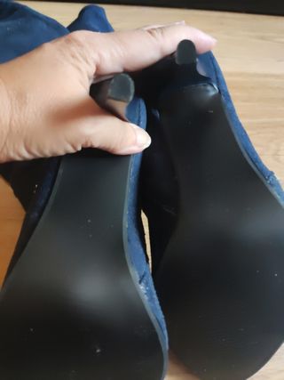 Sandalias negras + botas azules Zara tacón 38
