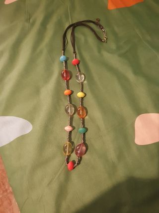 Collar multicolor con cuentas