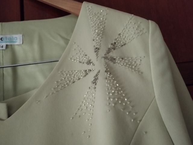 Traje falda larga, cuerpo y foulard