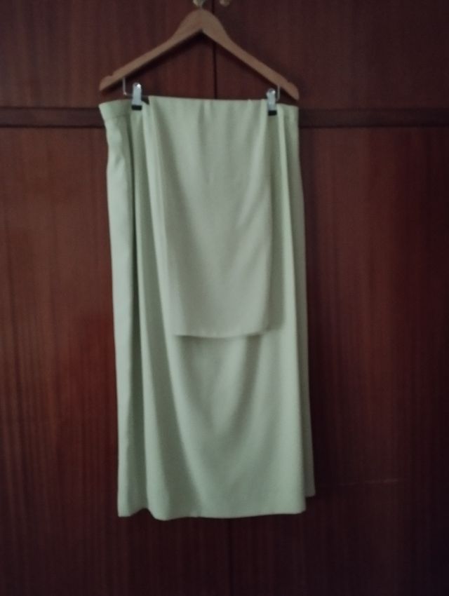 Traje falda larga, cuerpo y foulard