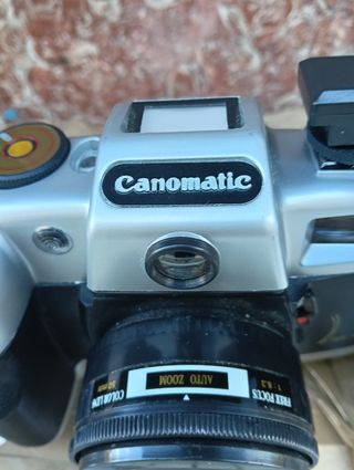 Cámara Canonmatic con flash