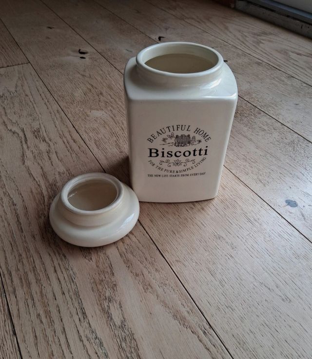 Biscottiera in porcellana bianca