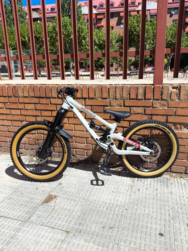 Bicicleta Commençal Clash