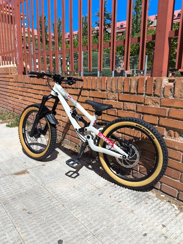 Bicicleta Commençal Clash