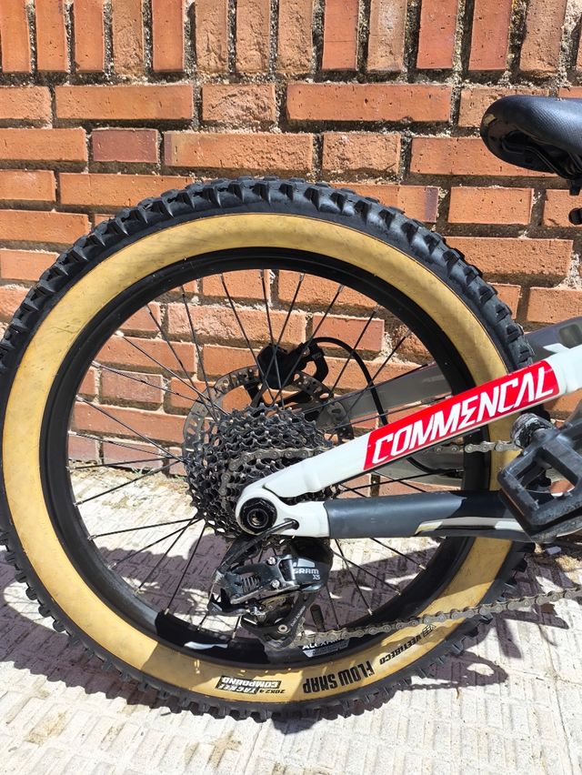 Bicicleta Commençal Clash