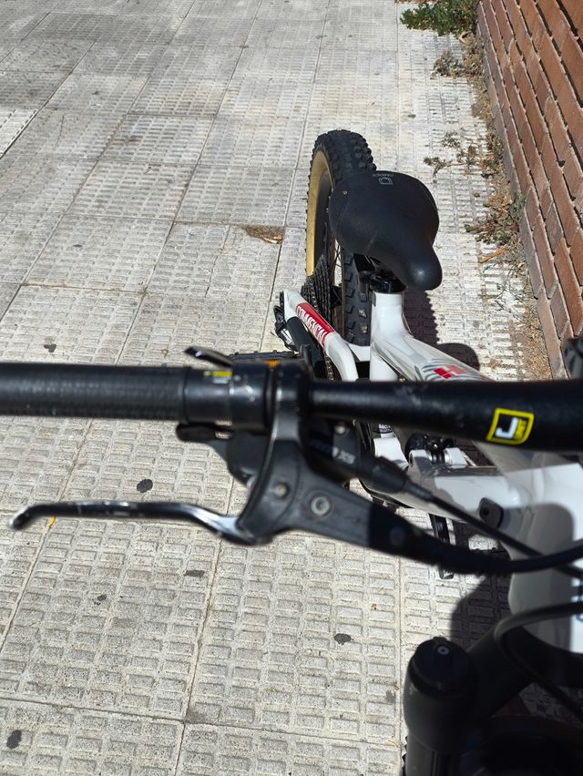 Bicicleta Commençal Clash