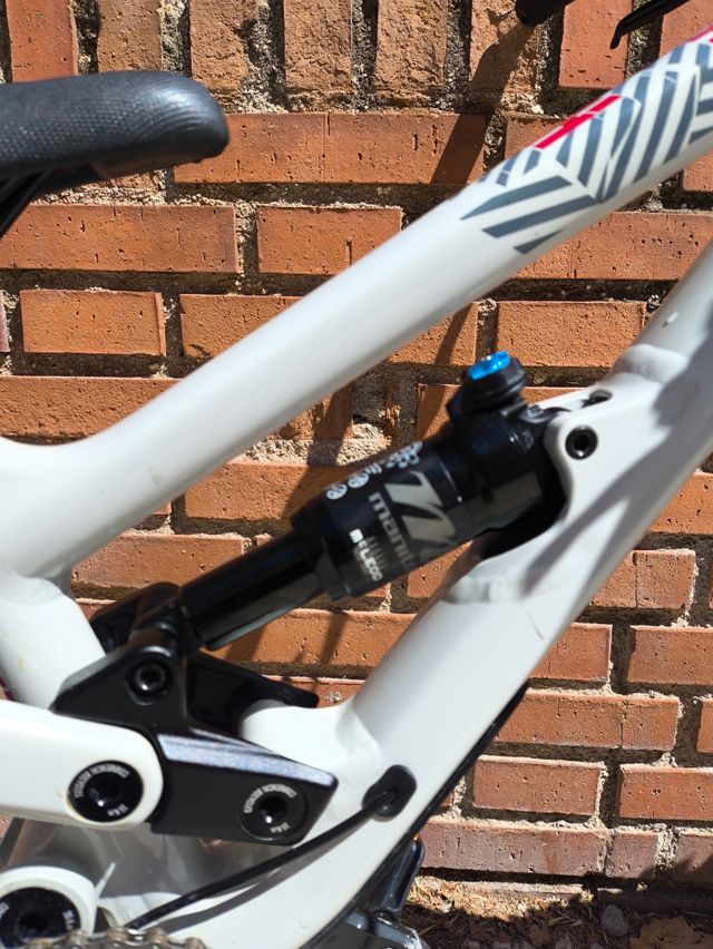 Bicicleta Commençal Clash