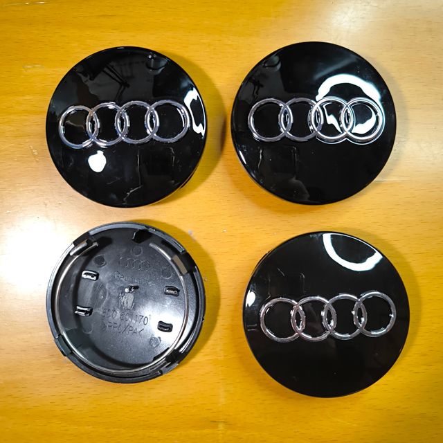 TAPABUJES AUDI 68mm NEGRO - EMBLEMA LLANTAS AUDI