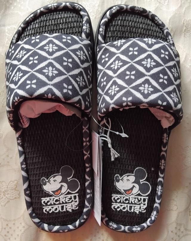 Pantuflas Mickey Mouse talla 40/41 nuevas 