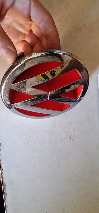Emblema frontal VW Golf 5
