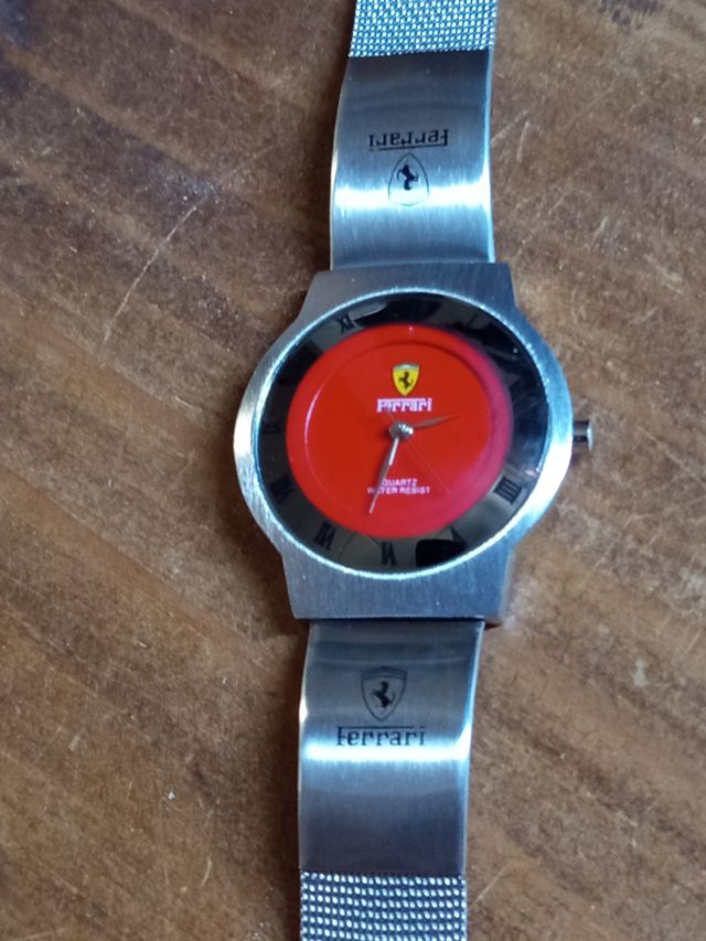 Reloj Ferrari de cuarzo en metal NUEVO