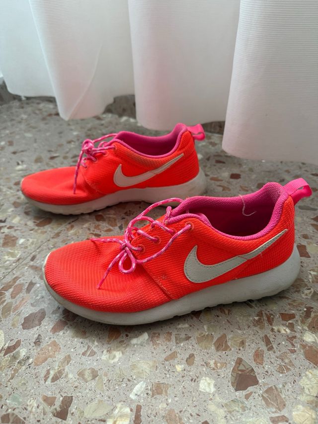 Zapatillas Nike Rosadas y Rojas