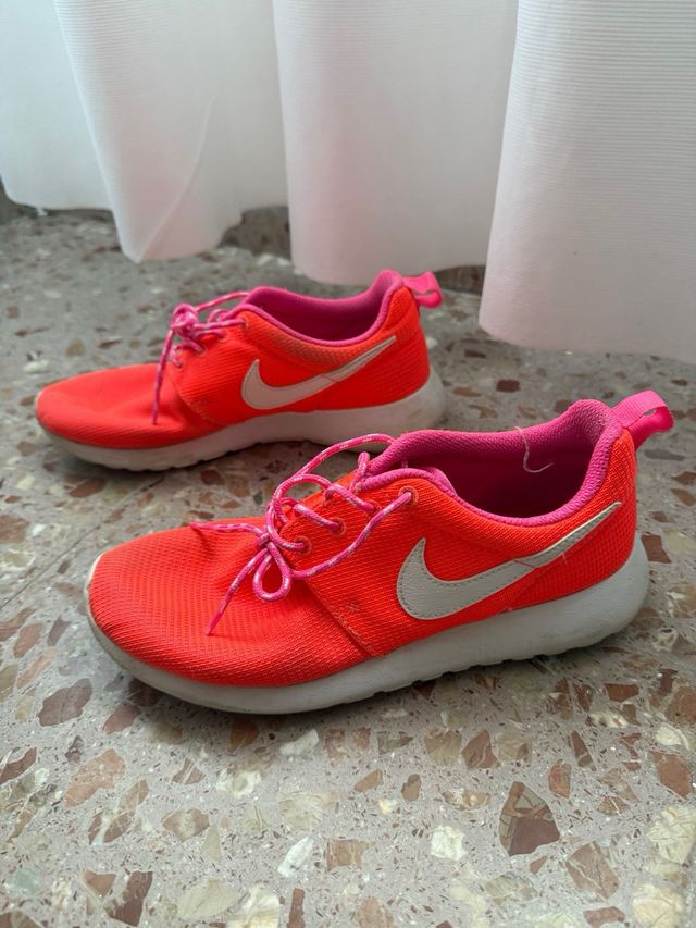 Zapatillas Nike Rosadas y Rojas