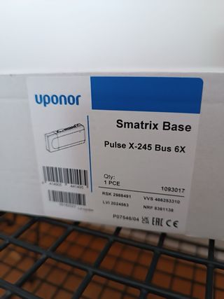 Uponor Smatrix Base: Centralita y termostatos. 