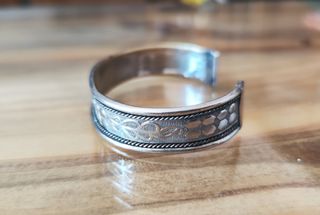 Brazalete plata grabado antiguo 