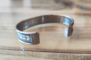 Brazalete plata grabado antiguo 