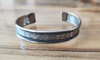 Brazalete plata grabado antiguo 
