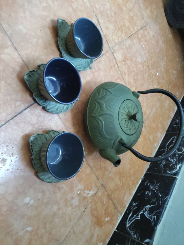 Tetera y tazas té - metal verde