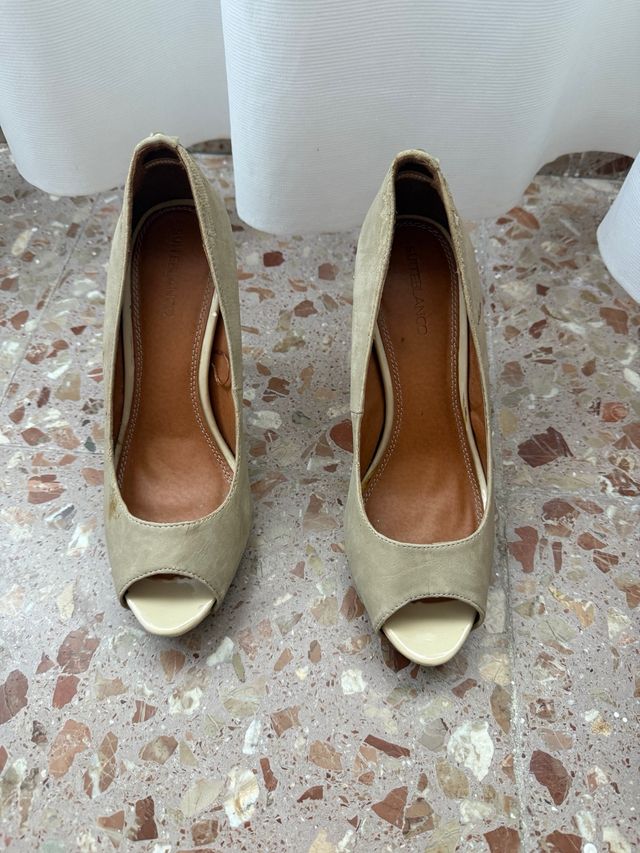 Tacones beige de ante