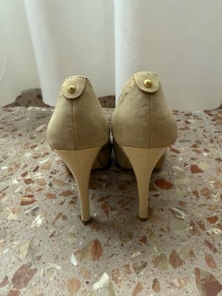 Tacones beige de ante