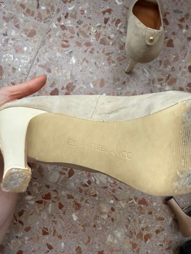 Tacones beige de ante