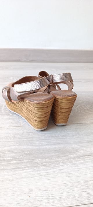 Sandalias cuña plata mujer