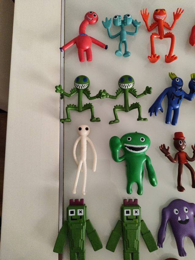 15 Figuras Bluey Rainbow Friends