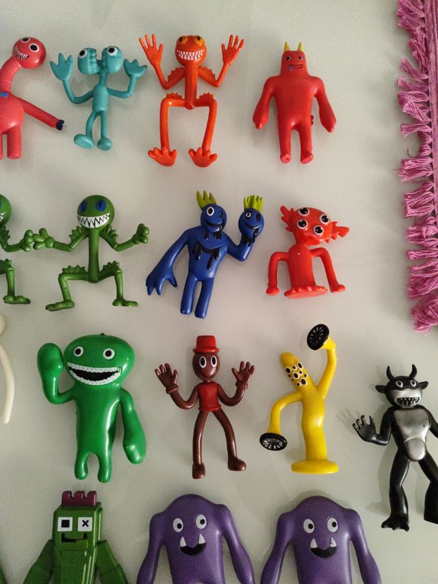 15 Figuras Bluey Rainbow Friends