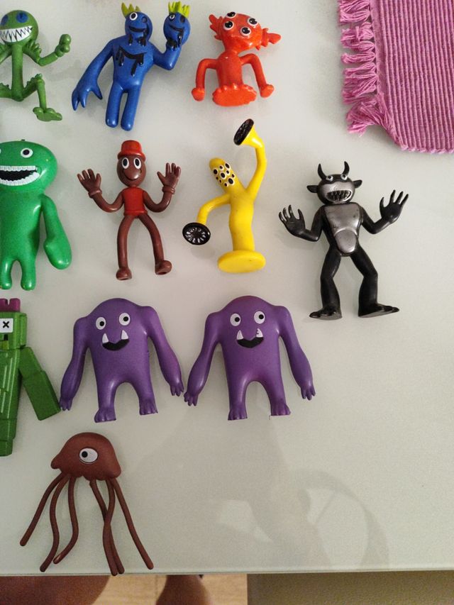 15 Figuras Bluey Rainbow Friends