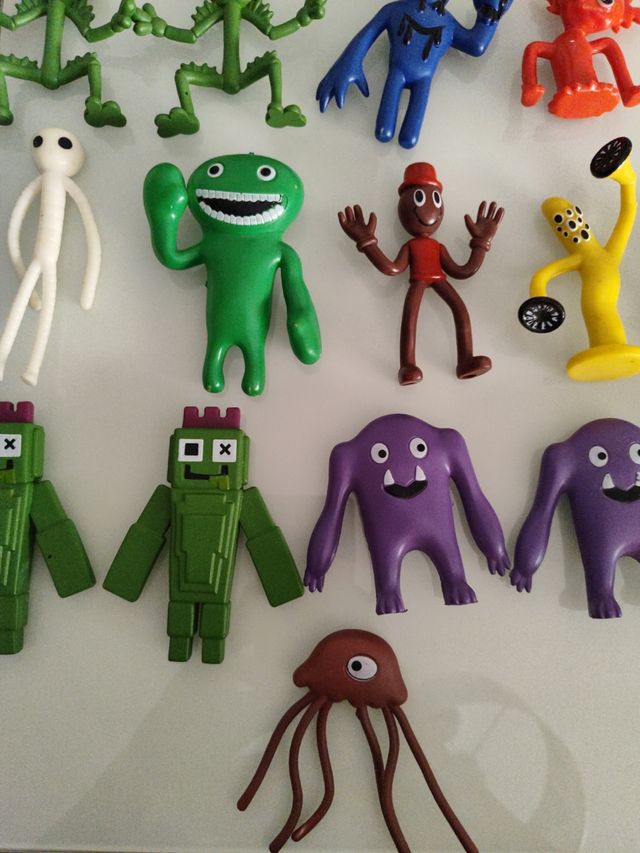 15 Figuras Bluey Rainbow Friends