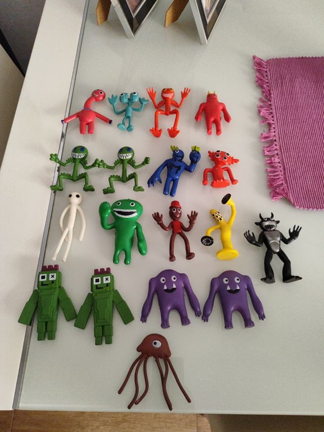 15 Figuras Bluey Rainbow Friends