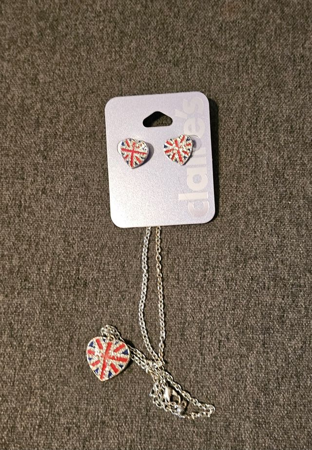 Collar y pendientes Claire's corazón UK