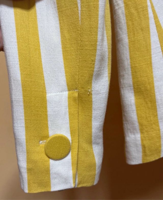 Americana Bershka rayas Amarilla-Blancas