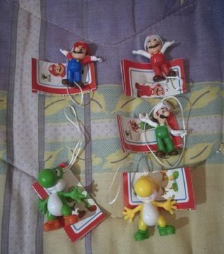 Kinder joy super mario 2025 lotto 5pz personaggi
