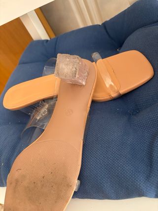 Sandalias beige tacón cómodo
