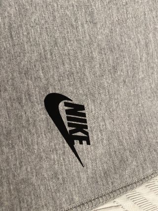 Pantalones Nike Tech grises