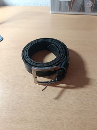 Cinturón de cuero negro