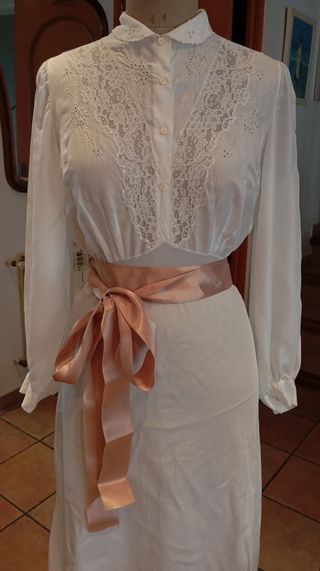 Vestido seda antiguo.