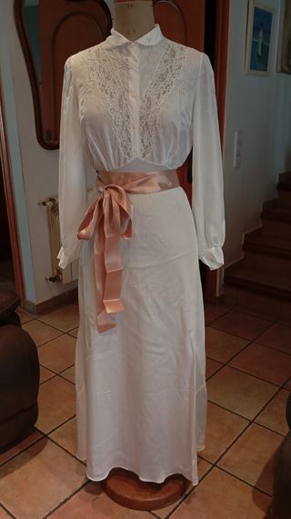Vestido seda antiguo.