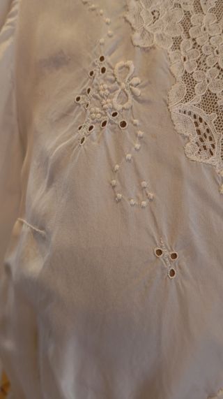 Vestido seda antiguo.