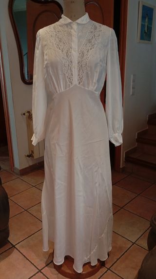 Vestido seda antiguo.