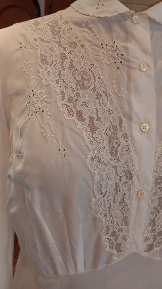 Vestido seda antiguo.