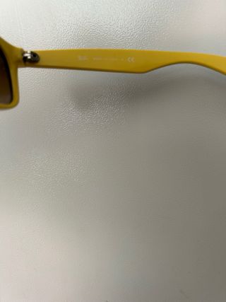 Occhiali da sole Ray-Ban marroni e gialli