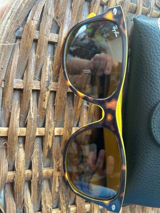 Occhiali da sole Ray-Ban marroni e gialli