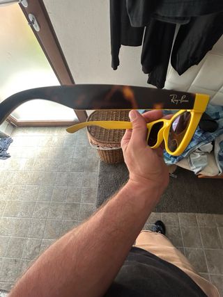 Occhiali da sole Ray-Ban marroni e gialli