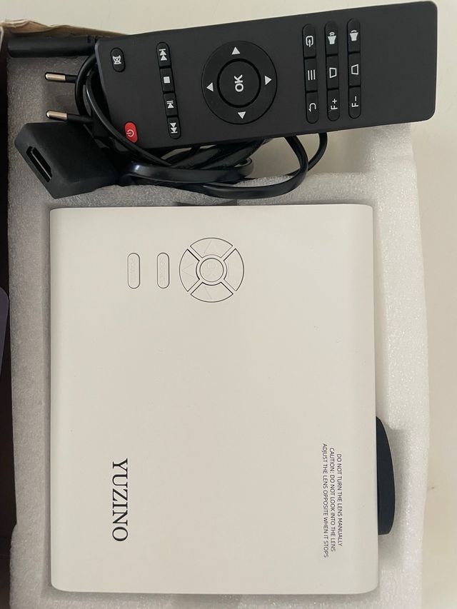 Proyector Yuzino Mini Portátil