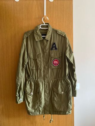 Chaqueta militar Bershka verde oliva