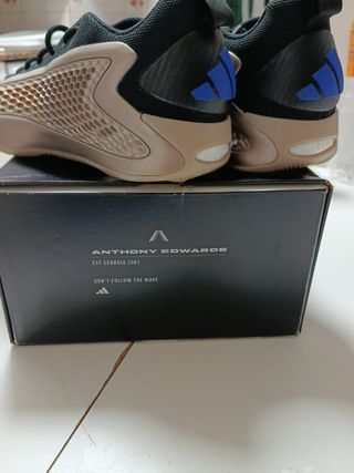 Zapatillas Adidas baloncesto beige-negro
