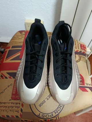 Zapatillas Adidas baloncesto beige-negro